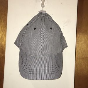🔘NWT Black & White Thin Striped Baseball Cap